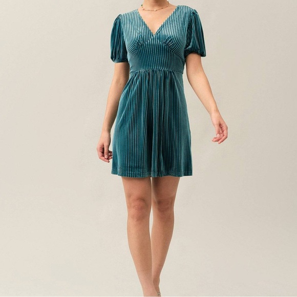 Velvet Babydoll Empire Waist Dress Womens L Blue Puff Sleeve V Neck Pleated NWT - Picture 2 of 8